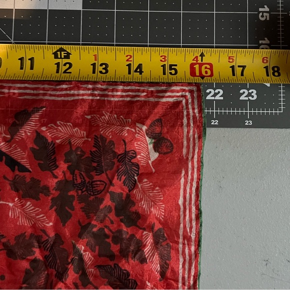 Red 16” Silk Scarf Oak Leaf Acorn Pattern Green Trim Vintage Fashion Hair Neck - Picture 5 of 5